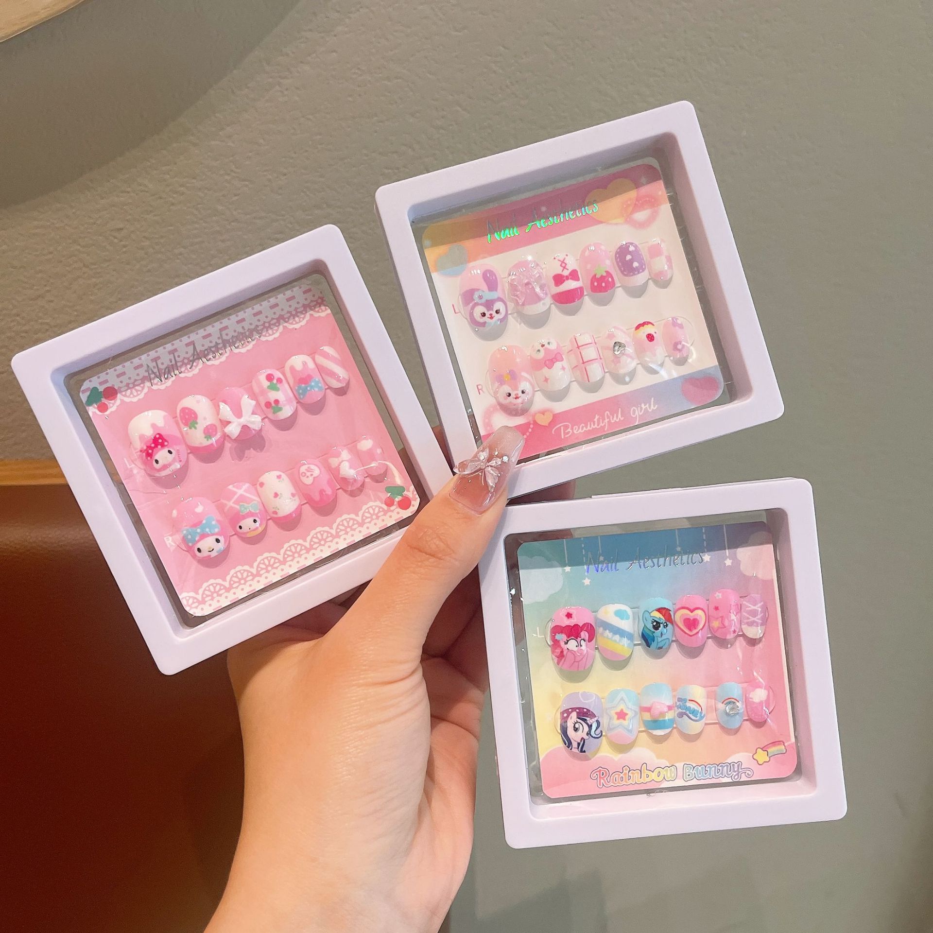 Nuevo pegatina de uñas para niños Pequeño Maculome vestir dibujos animados de uñas niñas lindas piezas de uñas productos terminados