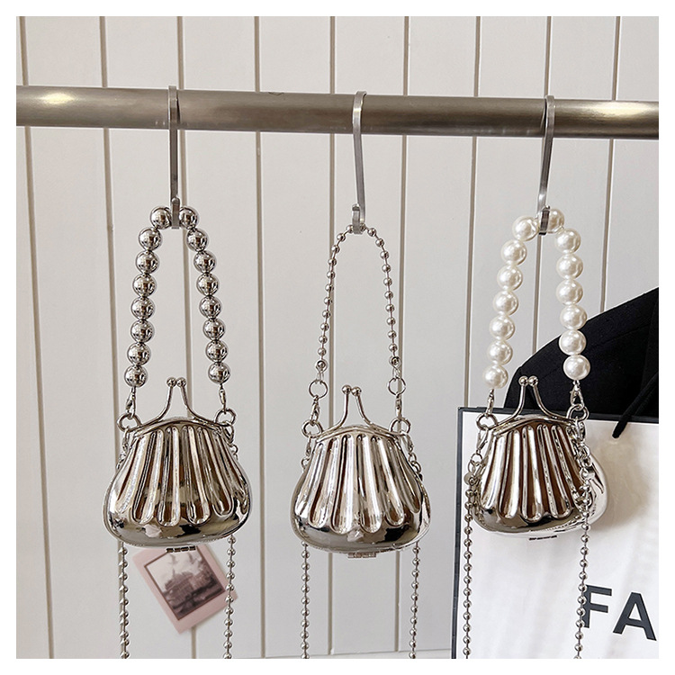 Women's Mini Metal Solid Color Cute Vintage Style Beading Lock Clasp Dome Bag display picture 2