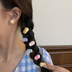 ぼんやりと萌えたスリッパのヘアピンが可愛いです。