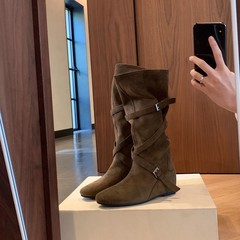 增高6cm~若儋版2025秋季新款韩系圆头扣带柔软褶皱皮显瘦中筒靴女