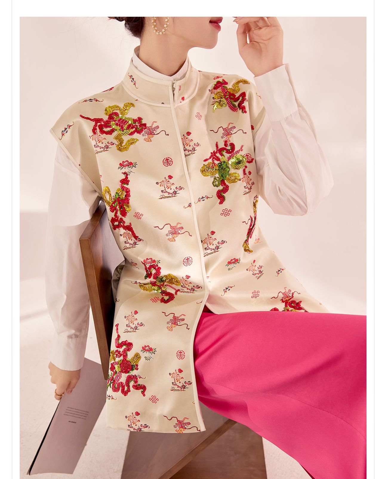 Bộ áo gilê không tay cổ đứng thêu sequin phong cách Trung Hoa mới kèm sơ mi trắng và chân váy nửa MZ055 — Áo sơ mi trắng, Váy nửa, Áo gilê chi tiết 2