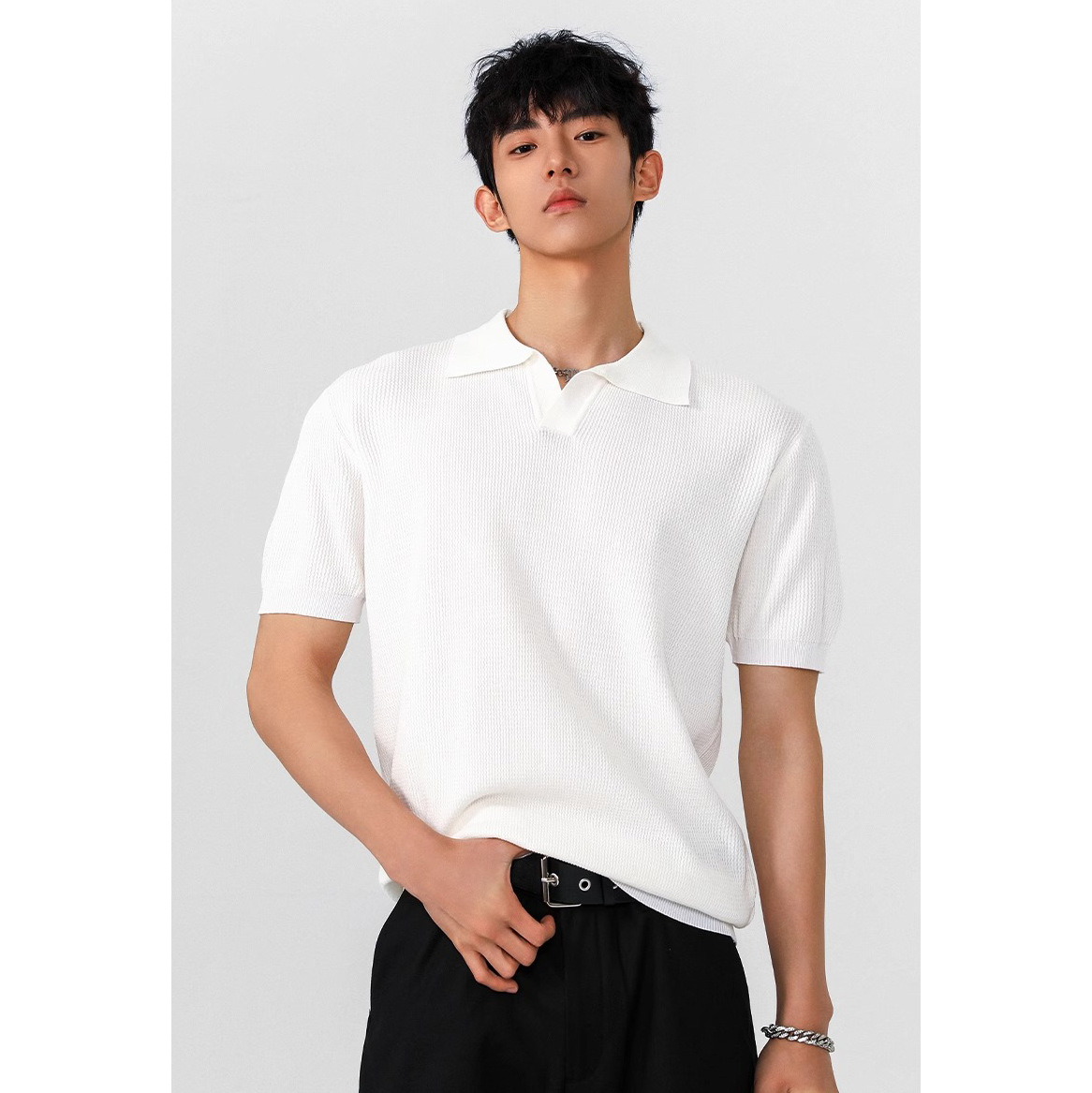 Verano nuevo suéter de punto de seda de hielo de manga corta para hombres camisa POLO delgada de negocios con cuello en V camiseta de moda comercio exterior al por mayor transfronterizo