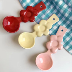陶磁器の花のスプーンの家庭用レストランの寮は食事をしてスープを飲みます。