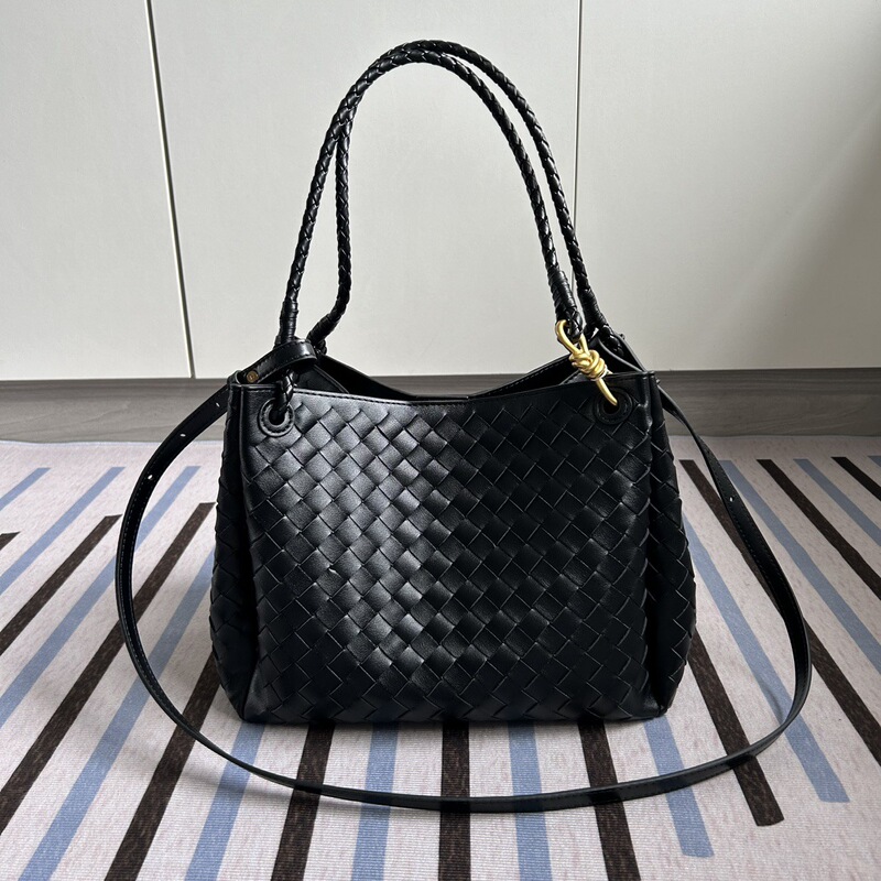 2024 Autumn and Winter Large Parachute Bag Genuine Leather Women's Bag Woven Hand Vegetable Basket Bag Single Shoulder Crossbody Bag
