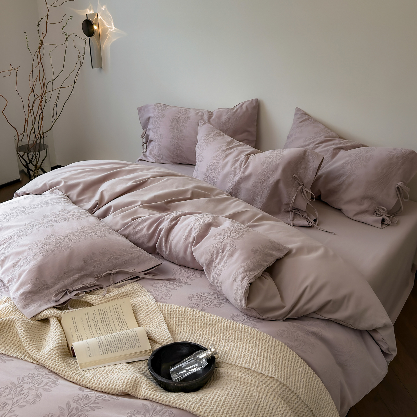 25 New Type a Cotton Long-Staple Cotton Light Brushed Embossed Jacquard Four-Piece Set French Retro Accessible Luxury Lace-Up Pillowcases