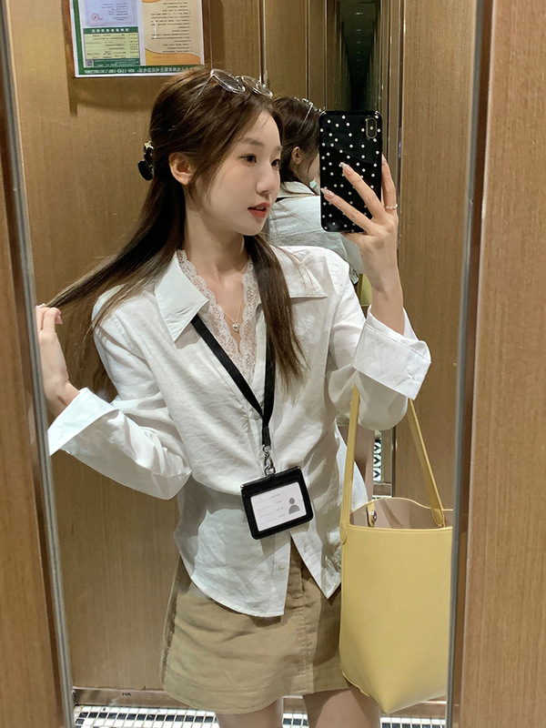 High-Waisted Long-Sleeve Lace White Shirt with a Vintage Design, Versatile and Slimming, Suitable for Layering or Wearing Alone