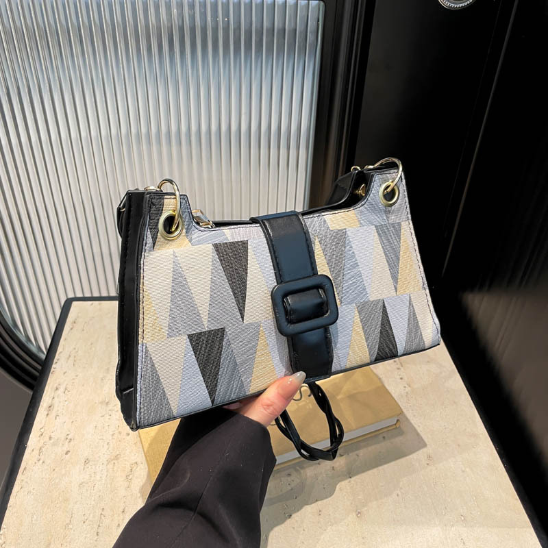 Nicho de diseño geométrico empalme brazalete bolso de hombro para mujeres 2025 primavera nueva textura bolso de hombro
