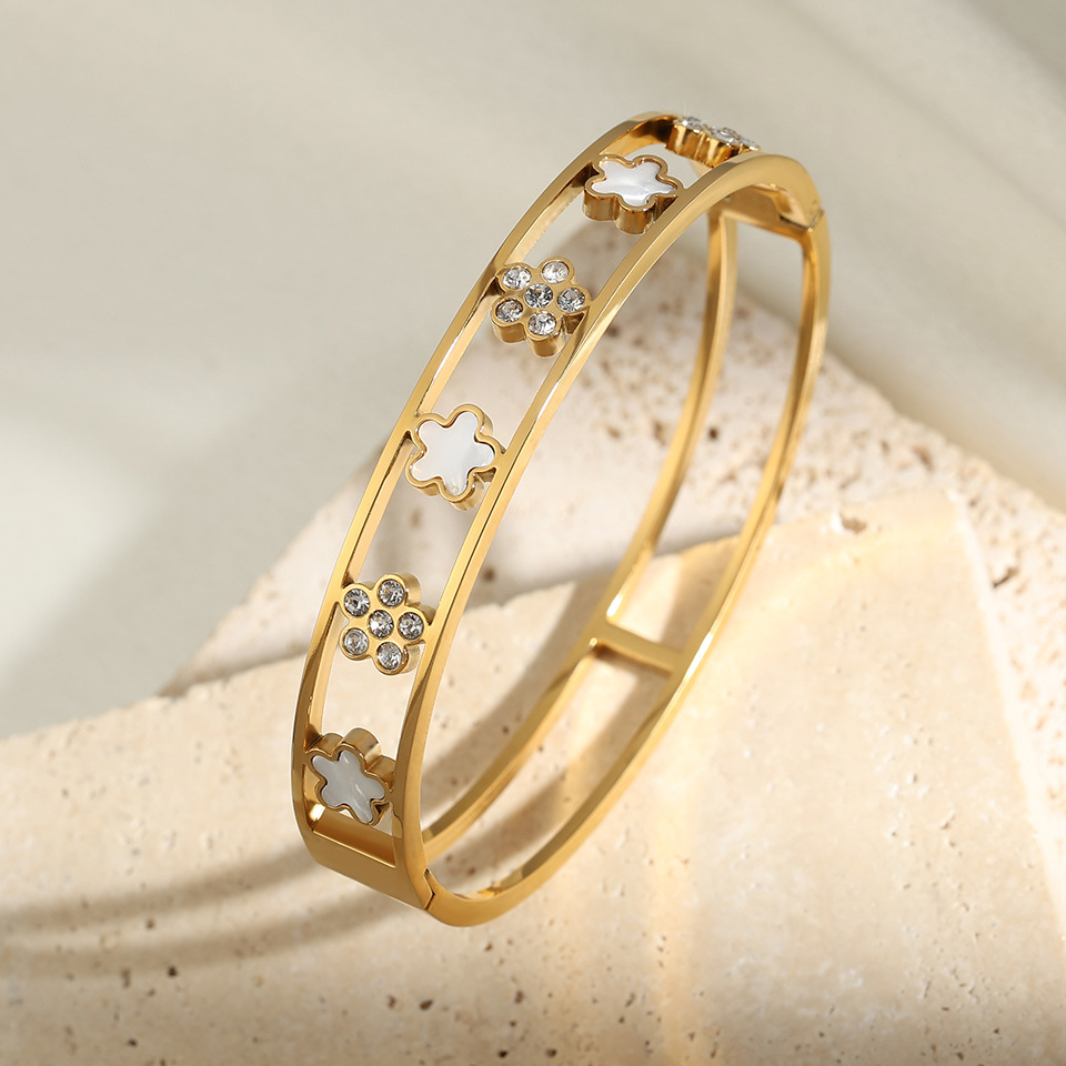 Fashion Multi-Diamond Five-leaf Flower Bracelet Female Niche