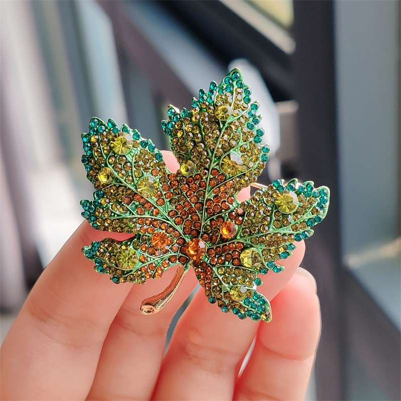 Vintage Style Maple Leaf Alloy Plating Inlay Rhinestones Women's Brooches display picture 2