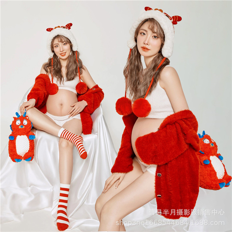 New Studio maternity photo clothing Christmas theme Dragon year red sweater pregnant mommy Art Photo photography clothing New Studio maternity photo clothing Christmas theme Dragon year red sweater pregnant mommy Art Photo photography clothing