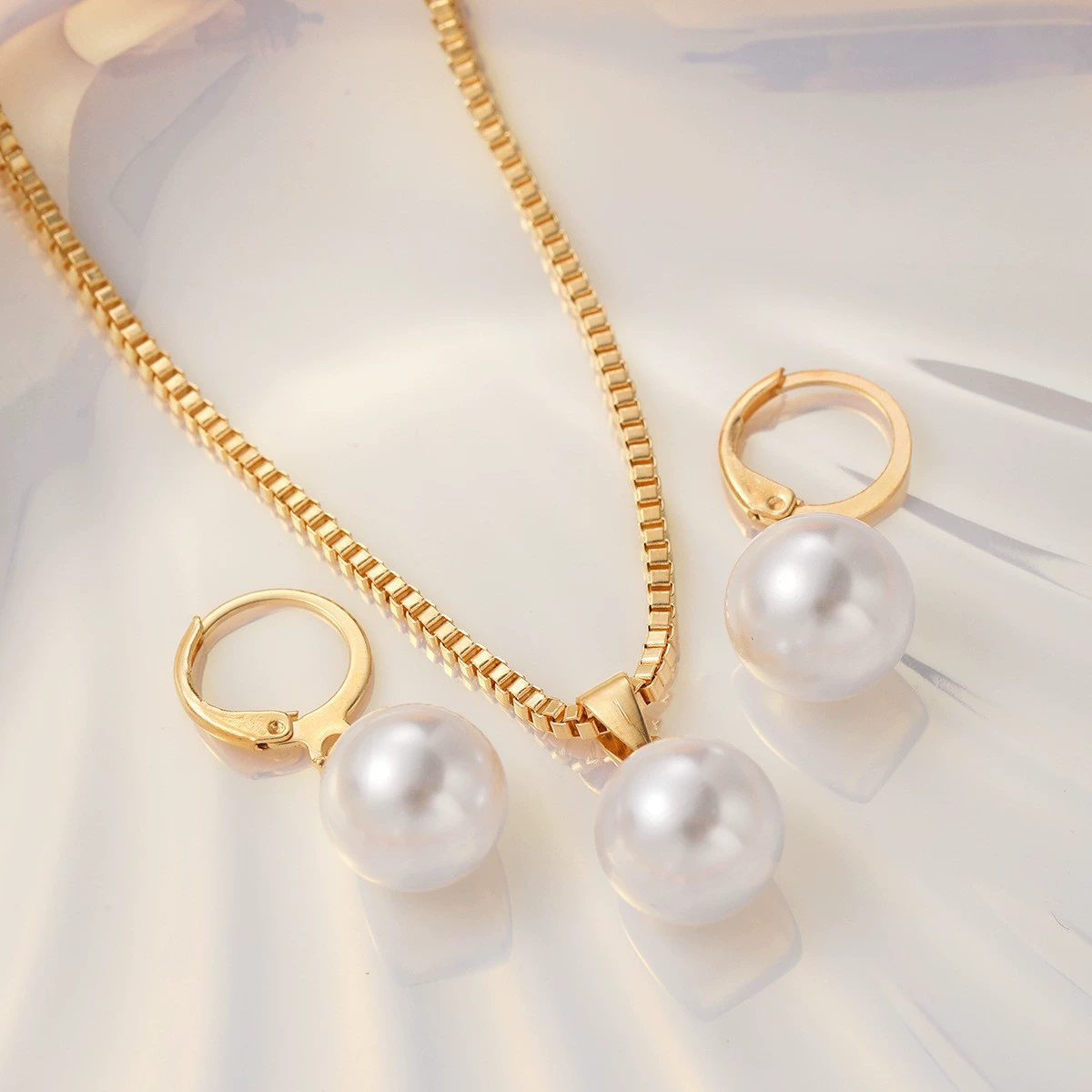 Fashionable pendant from pearl, necklace and earrings, universal set, sophisticated commemorative rosary, jewelry, light luxury style, Birthday gift