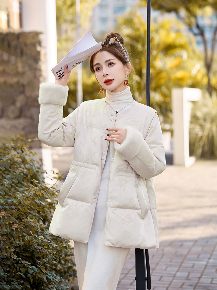 新中国式軽国風ダウンジャケット女性2024冬の新高級洋気ファッションダウンジャケットYE6332