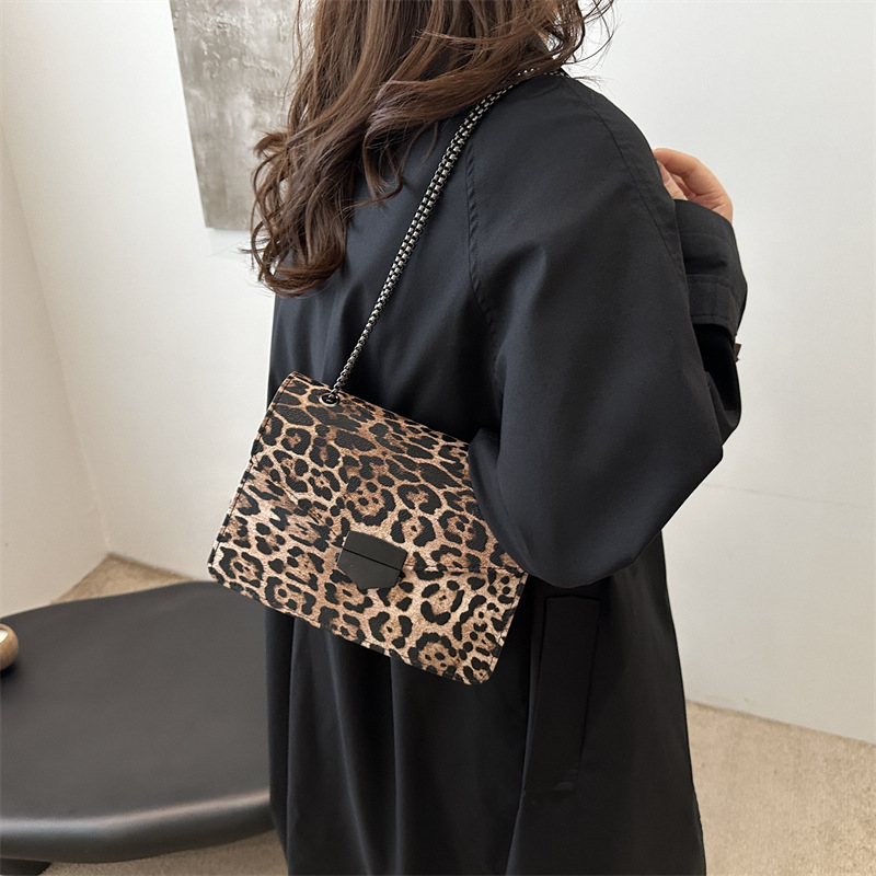 2024 nuevo diseño de nicho de cadena popular de este año, bolso de hombro pequeño, bolso de leopardo de alta calidad de gran capacidad