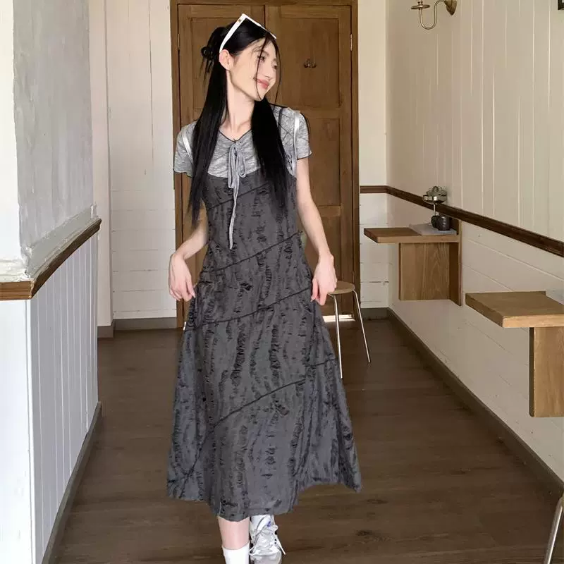 2024 новый стиль литературный ветер подтяжка V-образный вырез платье женский летний серый короткий рукав футболка топ модный набор