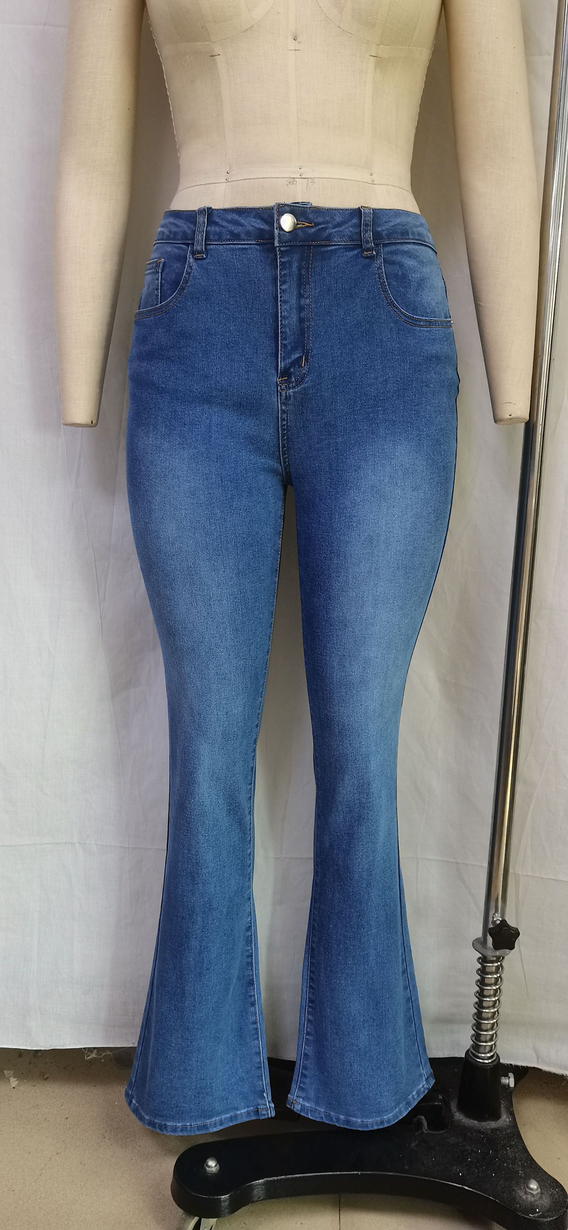 O1CN01CKMD8A1IKnLKV62qJ !!2207710440875 0 cib