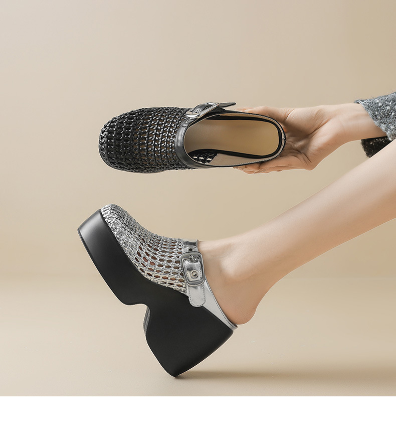 Dép sandal nữ đế xuồng cao gót 11 cm, kiểu mule khoét lỗ, gót wedge La Mã — đen, bạc chi tiết 12