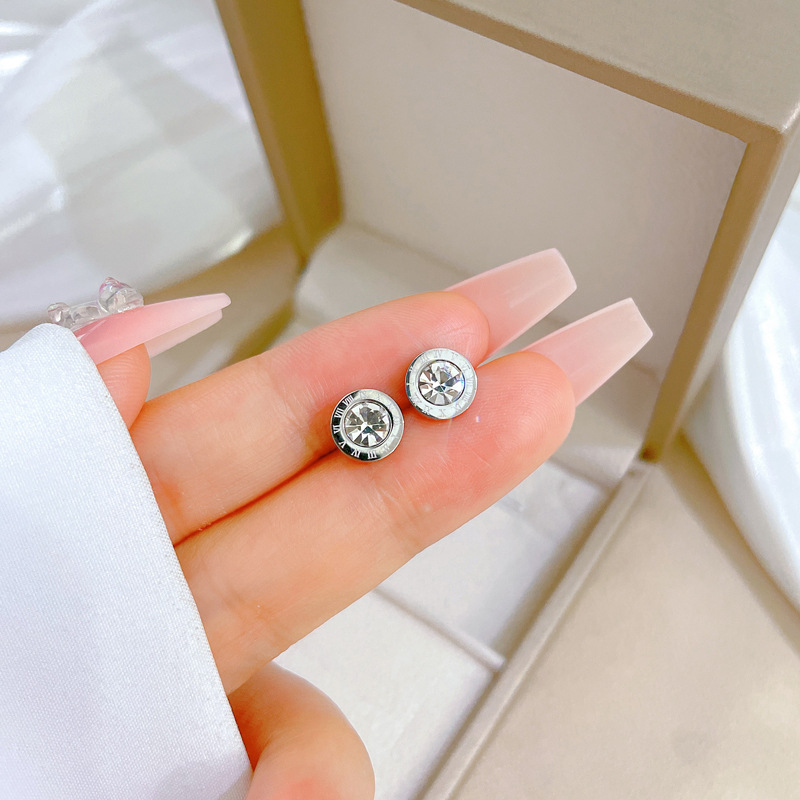 1 Paire Style Simple Rond Numéro Placage Incruster Acier Au Titane Zircon Boucles D'oreilles display picture 3