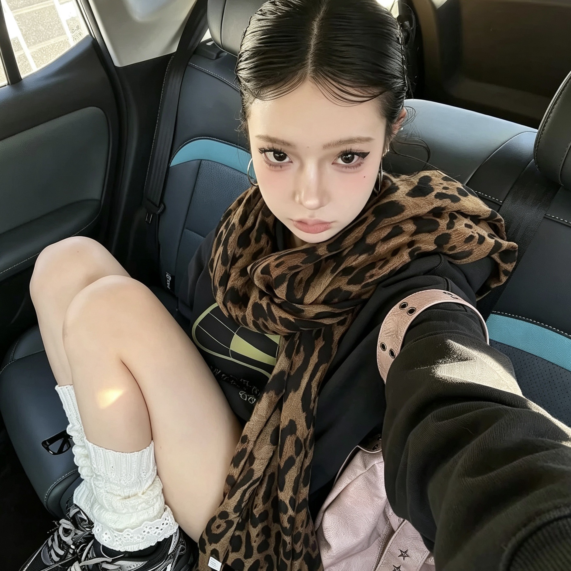 Korean-style retro hot girl brown leopard print scarf, thin cotton-linen shawl worn as a neck accessory with a high-end feel