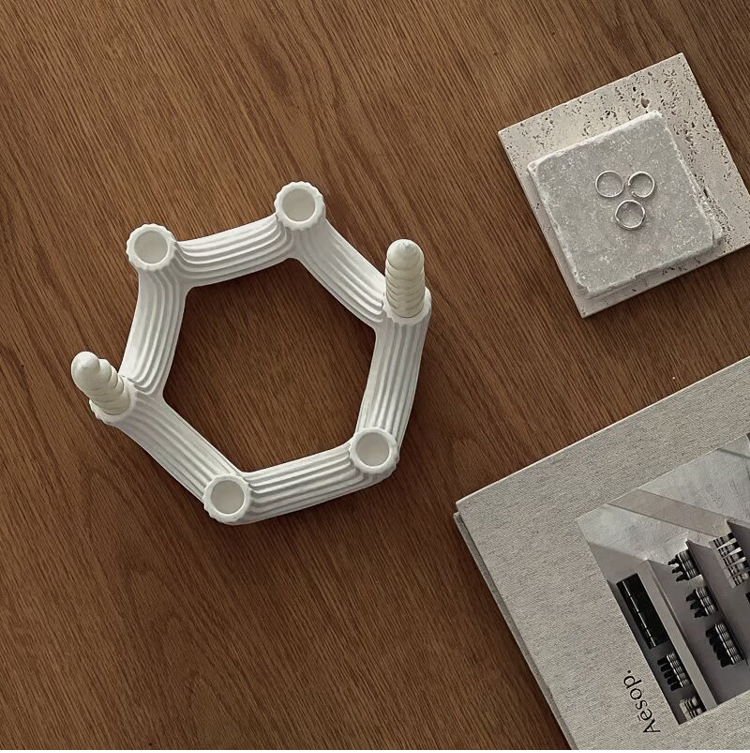 Modelo abstracto moderno de cerámica simple candelabro ornamentos simple ins candelabro decoración de mesa de cena a la luz de las velas