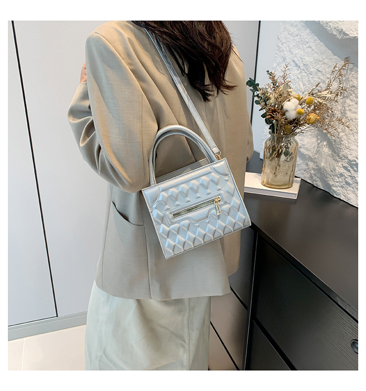 Simplified diamond grid embossed women's handbag 2024 new solid color Korean version stylish single shoulder crossbody_voghion.com
