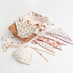 Baby lace printed bib pure cotton triangle scarf bib newborn saliva napkin cross-border Amazon hot sale