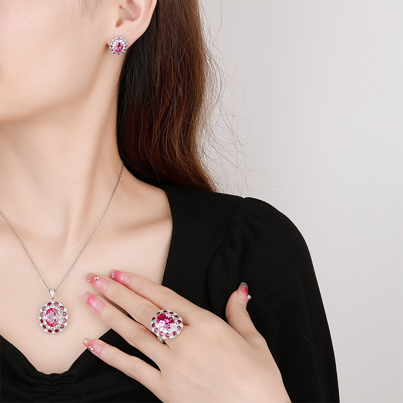 Otoño e invierno Nueva Zhuang Sheng joyas de cobre inferior chapado en oro simulación temperamento corindón rojo traje en forma de huevo 10*14-6*8