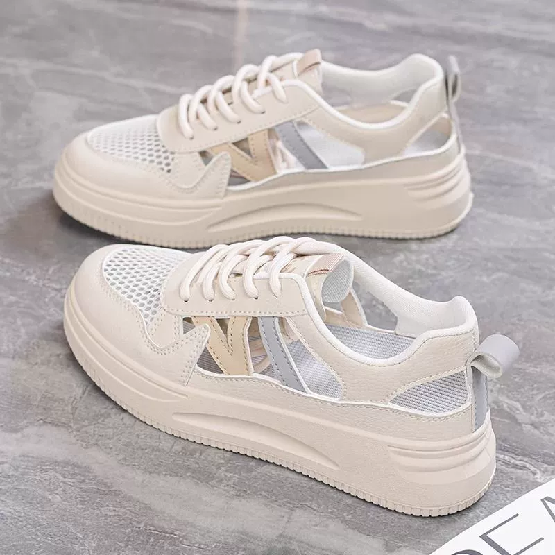 Новые летние белые кроссовки в корейском стиле для женщин, студенческие сетчатые дышащие повседневные туфли на плоской подошве в уличном стиле, увеличивающие рост.