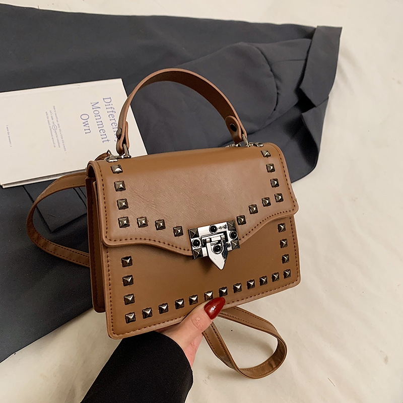 Shangxin bolso de mujer mujer 2024 remache celebridad de Internet mujer personalidad coreana moda temperamento todo fósforo bolso de mensajero pequeño bolso cuadrado