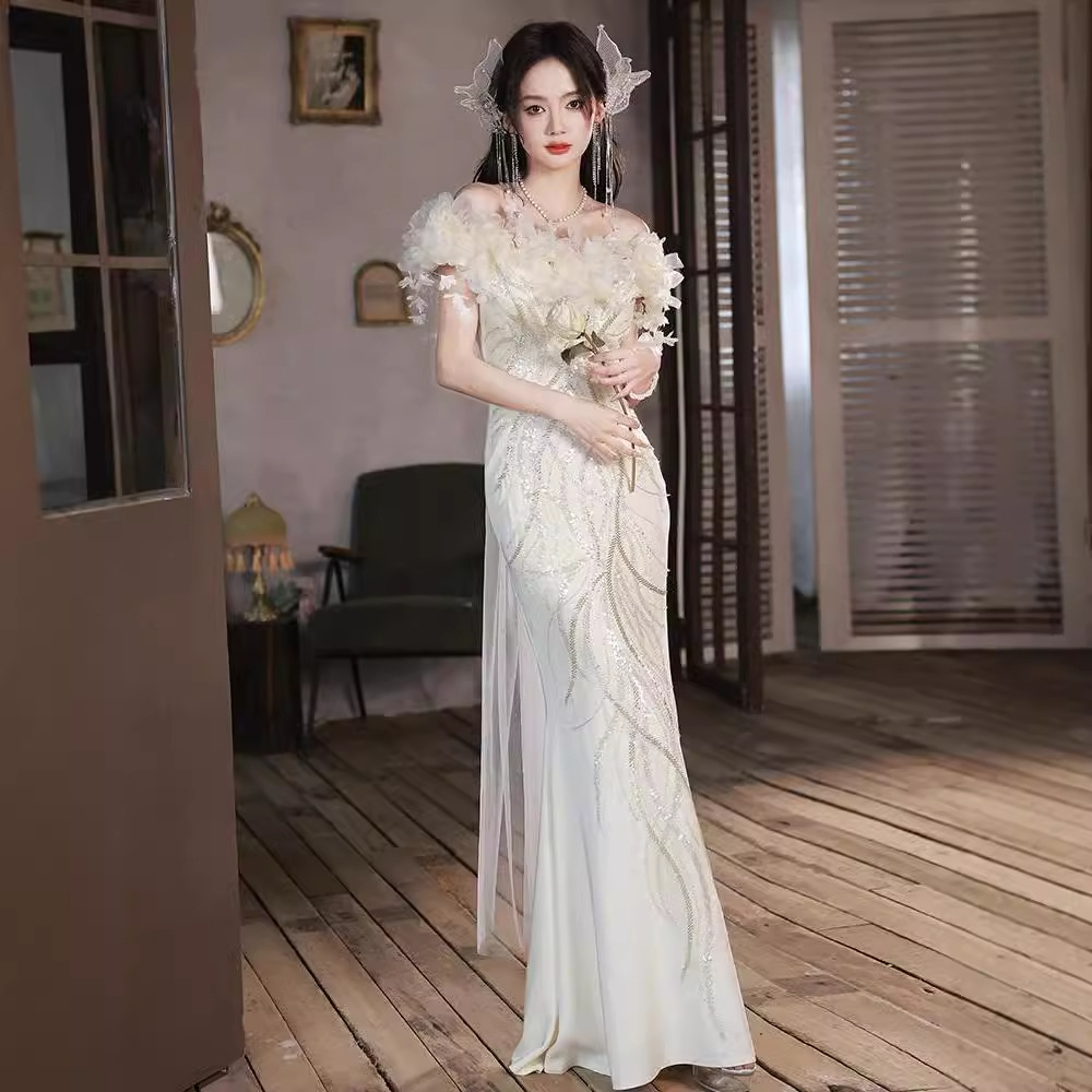 Vestido de noche súper elegante, estilo de lujo ligero, nuevo modelo 2025, vestido de fiesta con un solo hombro y cola de pez, elegante y de estilo transfronterizo, blanco.