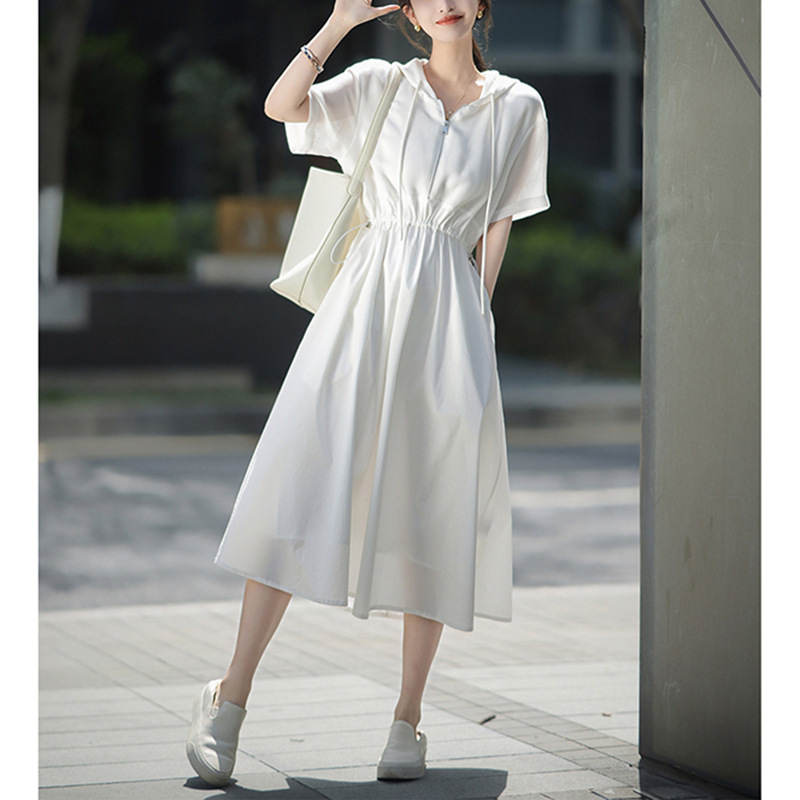 高級感のある帽子付きのスカート女性の夏のデザイン感が見えます。|undefined
