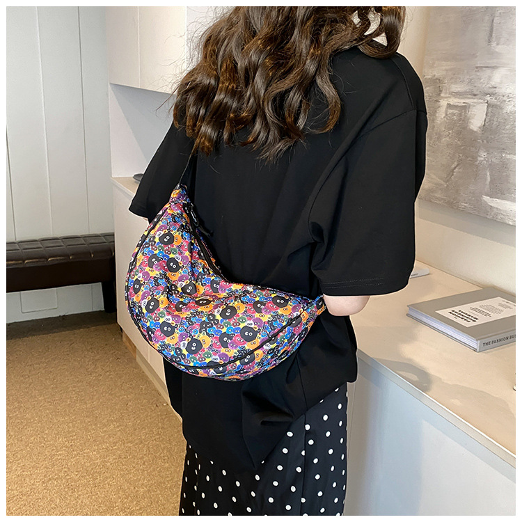 Knödel Schulter Mode Cartoon Anime Unterarm Dutt Lässig Niedlich Rolling Edge Farbe Kontrastierende Umhängetasche_voghion.com