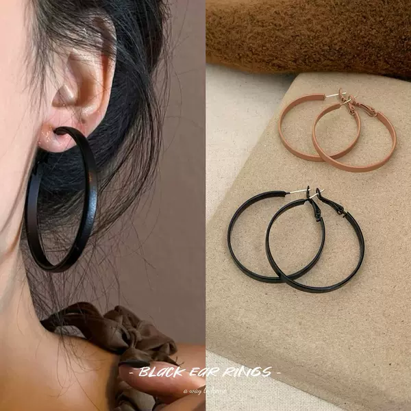 Autumn and Winter New Black, Brown and Red Flat Hoop Earrings for Women with Silver Needles, Simple and Fashionable Elegant, Exaggerated Stereo Versatile Earrings