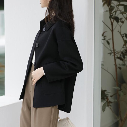 Women's Short Wool Coat  New Fall and Winter Fashionable Loose Casual Knitwear Outfit for Petite Women
