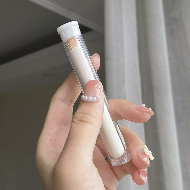 Mini Lip Brush With Protective Case,Short Mini Round Head Concealer Brush,Portable Lip Makeup Brush,Smudge Lipstick Brush