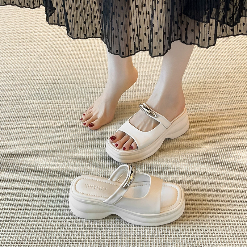 Женские сандалии на платформе с толстой подошвой и резьбой, лето 2025, новая верхняя одежда, пляжные водонепроницаемые сандалии на платформе без шнуровки интернет-знаменитостей