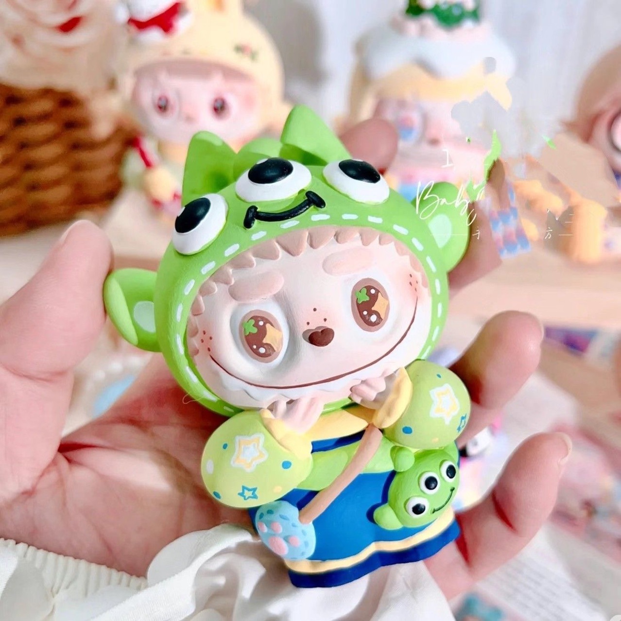 3D dibujos animados estereoscópicos tela de tela de tela de fragancia muñeca de banda magnética blanca DIY dibujado a mano bolso de cámara mini adornos