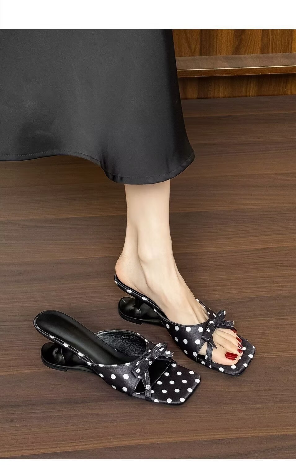 2026 nuevo estilo de verano francés arco nicho de cabeza cuadrada dedos de dedos puntos diarios zapatillas de talón poco profundo image 6