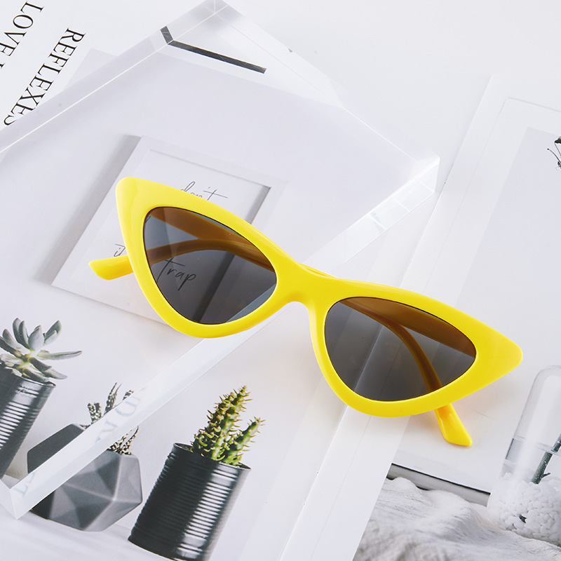 Europa y Estados Unidos transfronterizos gafas de sol de ojo de gato de moda fotográfica simple con gafas de sol de marco pequeño gafas triangulares 9788