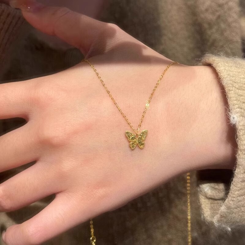Gold Store Same Style Fine Craftsmanship Sand Gold Crushed Ice Butterfly Necklace for Women, Light Luxury Niche High-End Clavicle Chain