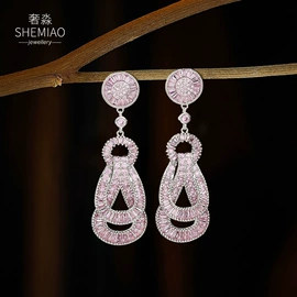 胸针;耳环;耳钉