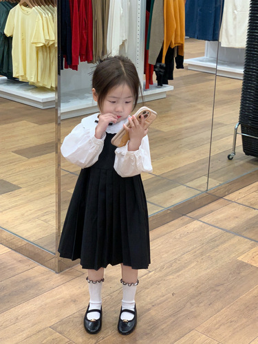 Split the Korean children's clothing for girls JK school style white lace baby doll collar blouses and camisole dresses into separate photos