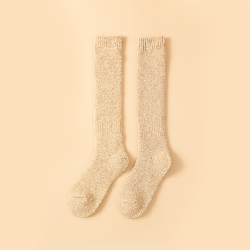 Мужчина бежевый