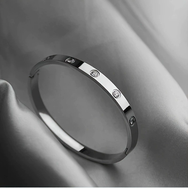 Женский браслет из нержавеющей стали, украшение для любимых, аксессуар, стиль легкой роскоши, стиль высокого качества, простой и элегантный дизайн, украшен бриллиантами