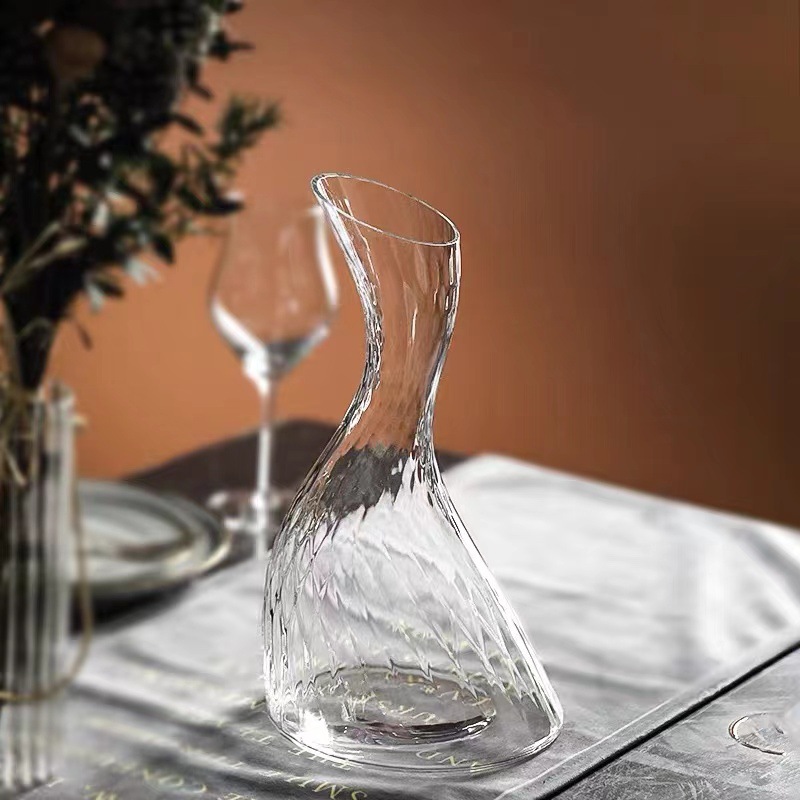 Fast wine decanter for home use