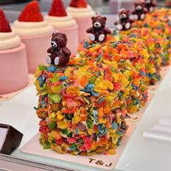 インターネット有名人のクマのケーキキャンドルは、デザートテーブルの装飾に挿入できます無煙の食品グレードの大豆ワックス誕生日パーティーの装飾