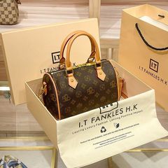 香港真皮波士顿枕头包包女2025新款女士时尚大容量手提单肩斜挎包