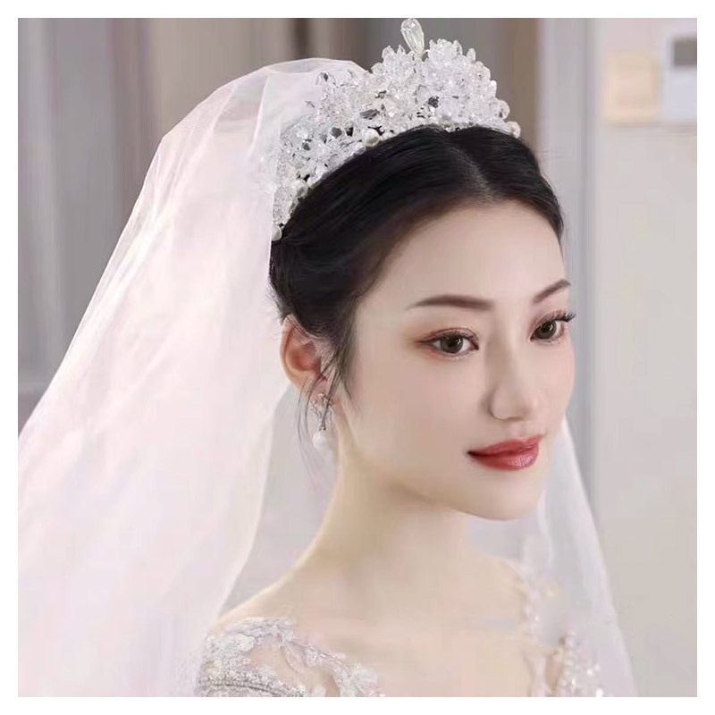 Title 2, Copricapo design abito da sposa atmosferico in ...