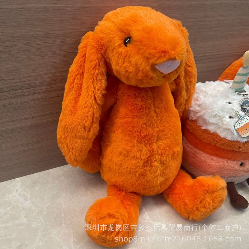 英国の楽しいシャイなボニーラビットのハグケーキ、ボニーラビットの花の耳、ボニーラビットのぬいぐるみ|undefined