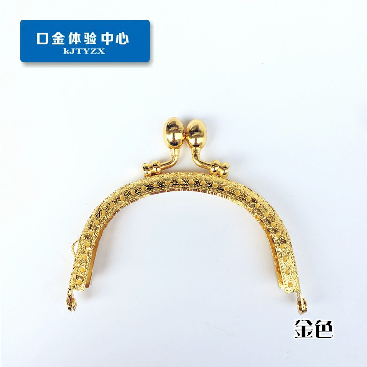 Orejas: 9.5CM cabezas de carro en relieve arqueado, brote de oro de varios colores abrazadera de hebilla