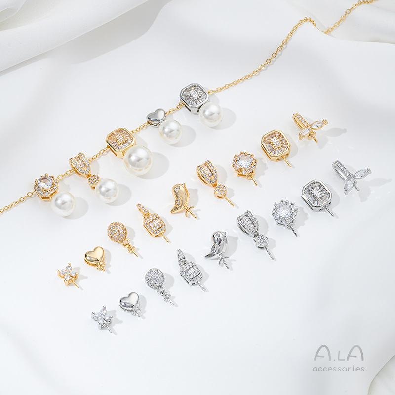 Geometric necklace with zircon